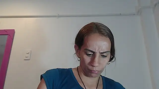 Amber Moore online show from 23, 10, 2025