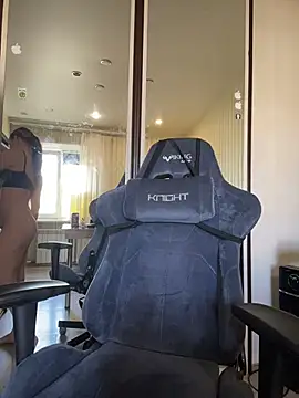 Lisaaan online show from 25, 4, 2026