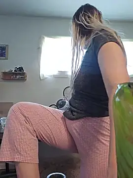 Snapshot of ScarletCallings420 chatting on 29, 6, 2026 ScarletCallings420 online show from 29, 6, 2026