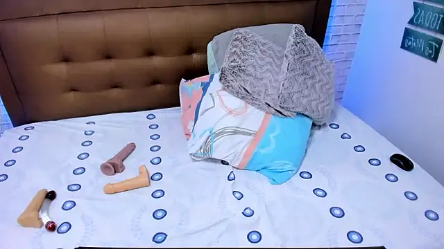 olivia love  online show from 28, 12, 2024