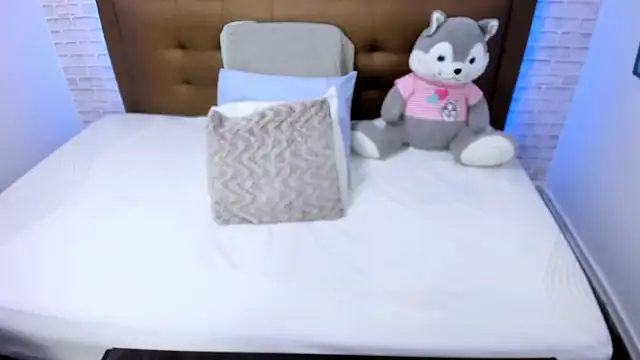 olivia love  online show from 5, 2, 2025