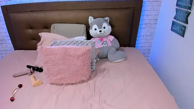 olivia love  online show from 12, 3, 2025