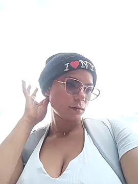 Simone Miller online show from 17, 3, 2025