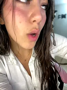 MiaJones21 online show from 6, 12, 2024