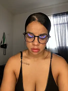 Snapshot of trianawhite chatting on 10, 3, 2026 trianawhite online show from 10, 3, 2026