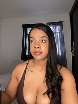 Snapshot of trianawhite chatting on 17, 5, 2026 trianawhite online show from 17, 5, 2026