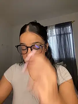 Snapshot of trianawhite chatting on 21, 5, 2026 trianawhite online show from 21, 5, 2026