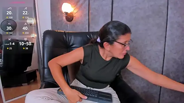 Keyla Milf online show from 21, 4, 2026