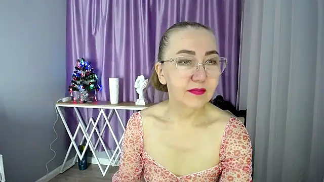 Snapshot of queen_a_n_i chatting on 4, 12, 2024 queen a n i online show from 4, 12, 2024
