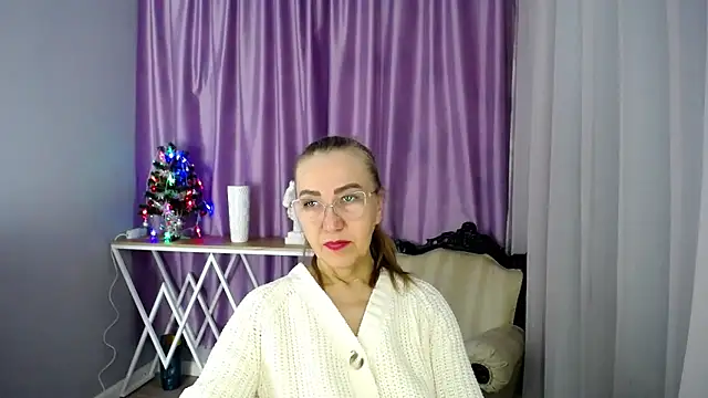 Snapshot of queen_a_n_i chatting on 5, 12, 2024 queen a n i online show from 5, 12, 2024