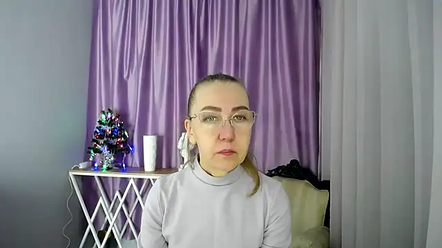 Snapshot of queen_a_n_i chatting on 7, 12, 2024 queen a n i online show from 7, 12, 2024