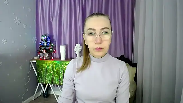 Snapshot of queen_a_n_i chatting on 9, 12, 2024 queen a n i online show from 9, 12, 2024