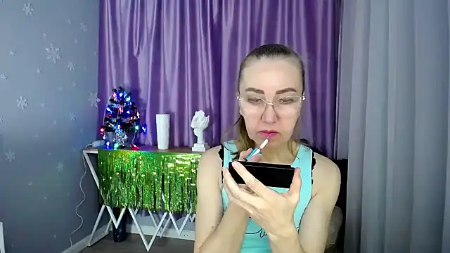 Snapshot of queen_a_n_i chatting on 12, 12, 2024 queen a n i online show from 12, 12, 2024