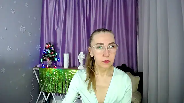 Snapshot of queen_a_n_i chatting on 13, 12, 2024 queen a n i online show from 13, 12, 2024