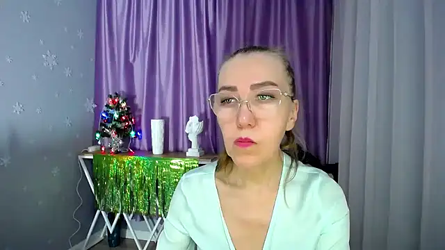Snapshot of queen_a_n_i chatting on 17, 12, 2024 queen a n i online show from 17, 12, 2024