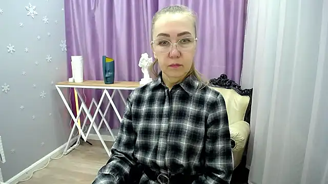 Snapshot of queen_a_n_i chatting on 25, 1, 2025 queen a n i online show from 25, 1, 2025