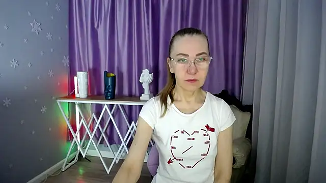 Snapshot of queen_a_n_i chatting on 10, 2, 2025 queen a n i online show from 10, 2, 2025