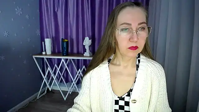 Snapshot of queen_a_n_i chatting on 5, 3, 2025 queen a n i online show from 5, 3, 2025