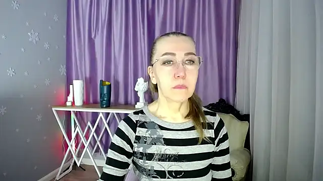 Snapshot of queen_a_n_i chatting on 6, 3, 2025 queen a n i online show from 6, 3, 2025