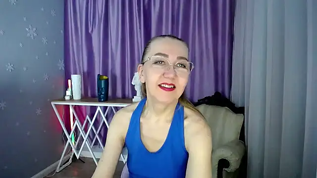Snapshot of queen_a_n_i chatting on 6, 3, 2025 queen a n i online show from 6, 3, 2025