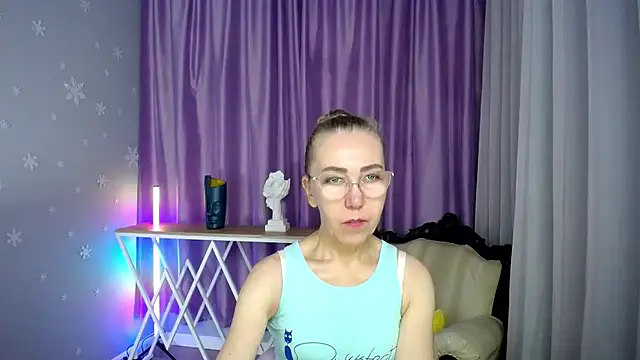 Snapshot of queen_a_n_i chatting on 13, 9, 2025 queen a n i online show from 13, 9, 2025