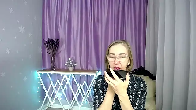 queen a n i online show from 10, 3, 2026