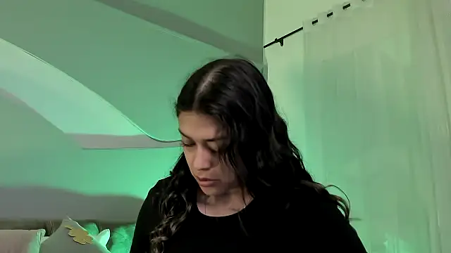 Snapshot of Nicolle_W chatting on 17, 3, 2025 Nicolle W online show from 17, 3, 2025