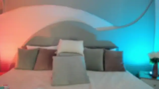 Nicolle W online show from 10, 10, 2025