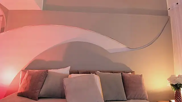 Nicolle W online show from 29, 10, 2025