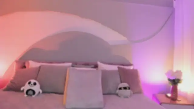 Nicolle W online show from 30, 10, 2025