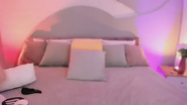 Nicolle W online show from 3, 11, 2025