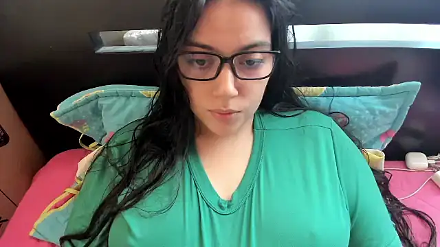 Snapshot of roniewester chatting on 14, 7, 2026 roniewester online show from 14, 7, 2026