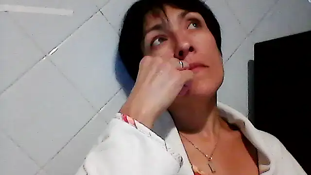 Snapshot of SunnyAmorre chatting on 9, 9, 2025 SunnyAmorre online show from 9, 9, 2025
