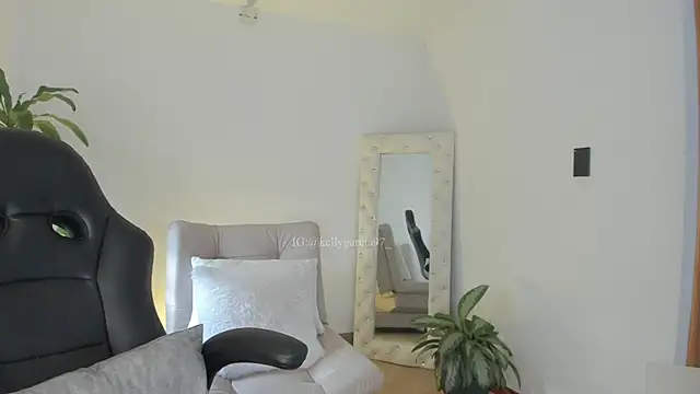 Snapshot of Ally_Snow chatting on 3, 11, 2025 Ally Snow online show from 3, 11, 2025