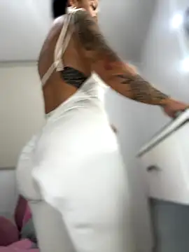 Snapshot of lau_ass_goddess chatting on 14, 11, 2025 lau ass goddess online show from 14, 11, 2025