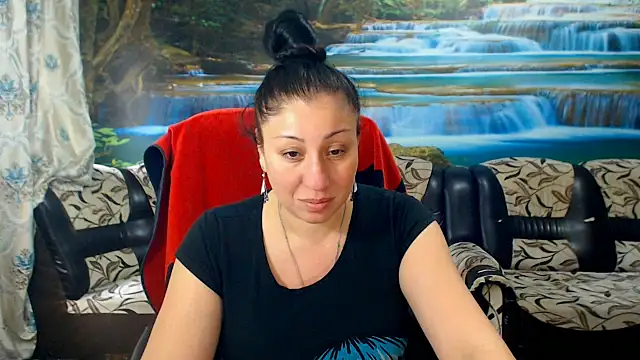 Snapshot of MoistMady chatting on 13, 4, 2026 MoistMady online show from 13, 4, 2026