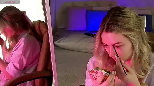 elinanortas online show from 5, 3, 2025