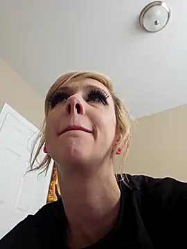 AmethystFoxx online show from 18, 4, 2026