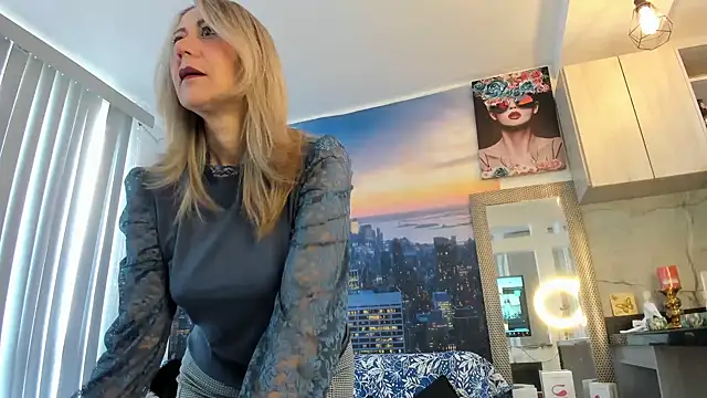 Snapshot of ashleymilf_1 chatting on 8, 9, 2025 ashleymilf 1 online show from 8, 9, 2025