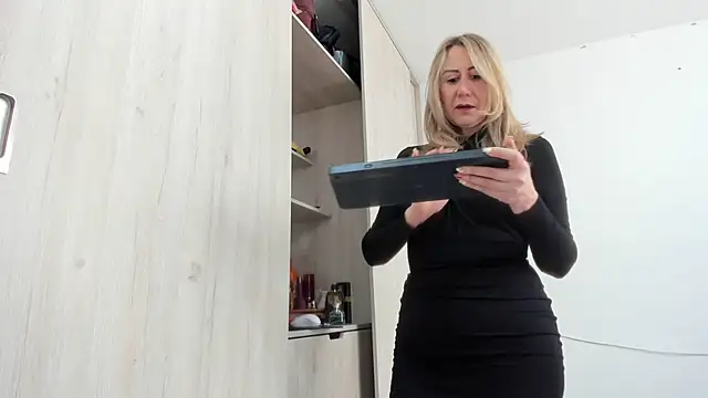 Snapshot of ashleymilf_1 chatting on 9, 9, 2025 ashleymilf 1 online show from 9, 9, 2025