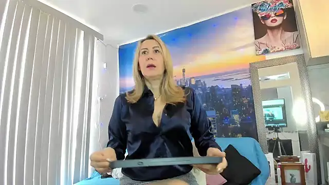 Snapshot of ashleymilf_1 chatting on 15, 9, 2025 ashleymilf 1 online show from 15, 9, 2025