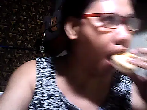 Snapshot of sweetsosie18 chatting on 9, 6, 2026 sweetsosie18 online show from 9, 6, 2026