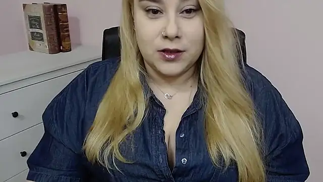 Snapshot of XgloryHAILEY chatting on 18, 3, 2025 XgloryHAILEY online show from 18, 3, 2025