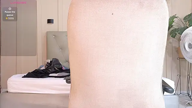 Snapshot of nicol_snow chatting on 10, 10, 2025 nicol snow online show from 10, 10, 2025