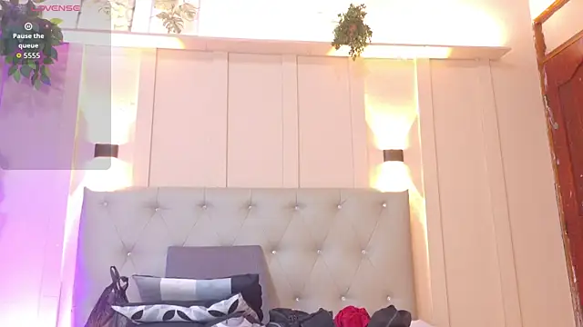 Snapshot of nicol_snow chatting on 15, 10, 2025 nicol snow online show from 15, 10, 2025