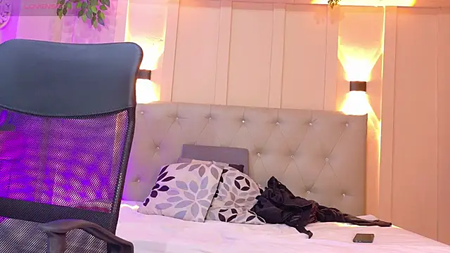 Snapshot of nicol_snow chatting on 25, 11, 2025 nicol snow online show from 25, 11, 2025