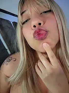 Snapshot of miafresa_hot chatting on 8, 3, 2025 miafresa hot online show from 8, 3, 2025