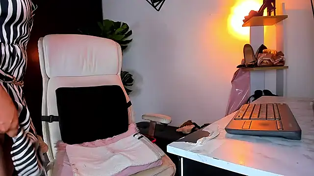 Emmiily 1 online show from 24, 1, 2025