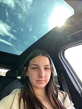 DoriDeluxe66 online show from 10, 3, 2025