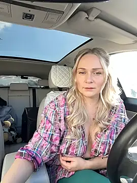 Snapshot of Bondgirl_013 chatting on 14, 12, 2024 Bondgirl 013 online show from 14, 12, 2024